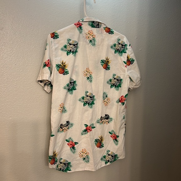 Star Wars Mens Small Shirt. Short sleeve button-down. Tie fighter. Hibiscus. - Picture 6 of 10